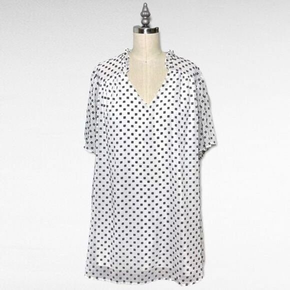 Lane Bryant V Neck Flutter Sleeve Blouse White Textured Top 18 - Picture 1 of 9